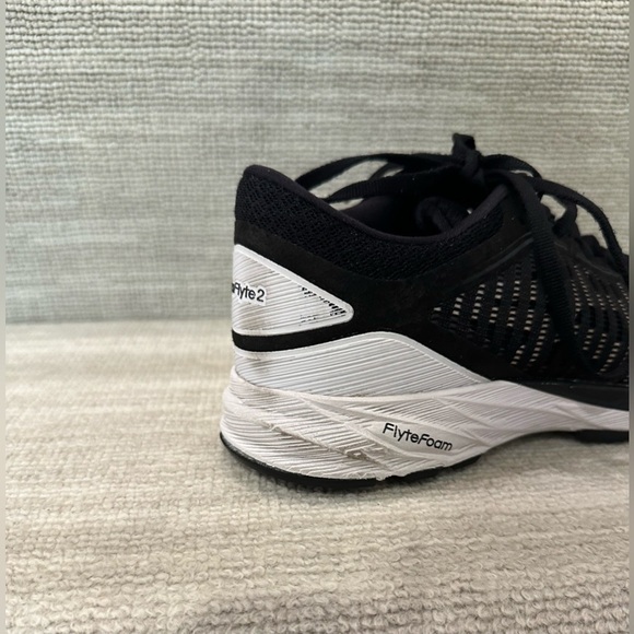 Asics Dynaflyte 2 FlyteFoam Road-Running Shoes Size 8, Black and White - Picture 13 of 15
